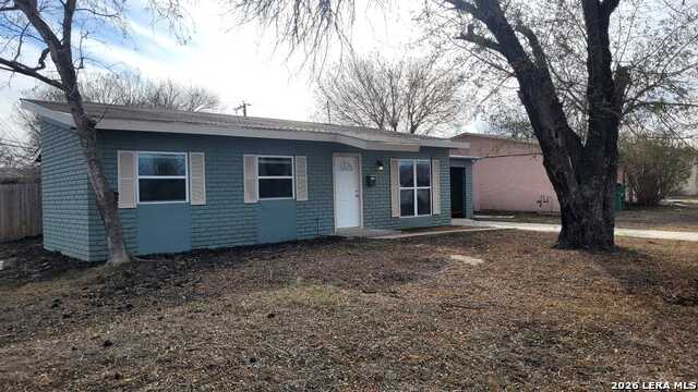 1402 Edris Dr Property Photo 2