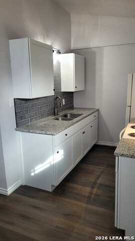 1402 Edris Dr Property Photo 3
