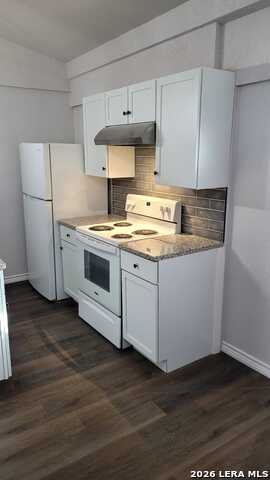 1402 Edris Dr Property Photo 4