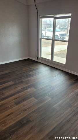 1402 Edris Dr Property Photo 5