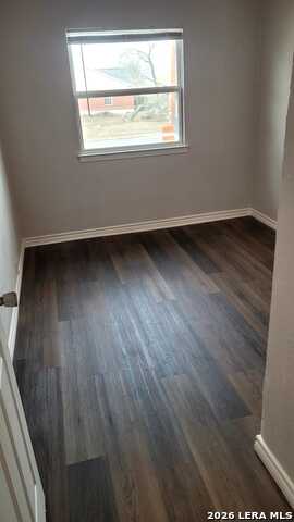 1402 Edris Dr Property Photo 6