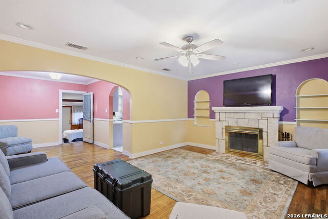 618 Frost St Property Photo 9
