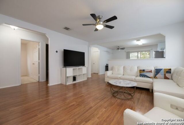 25323 Longbranch Property Photo 4