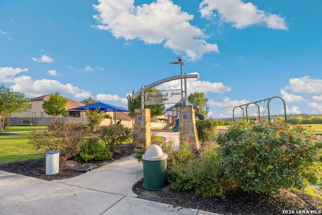425 Landmark Fls Property Photo 28