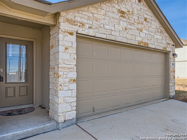 9811 Bratten Rise Property Photo 3