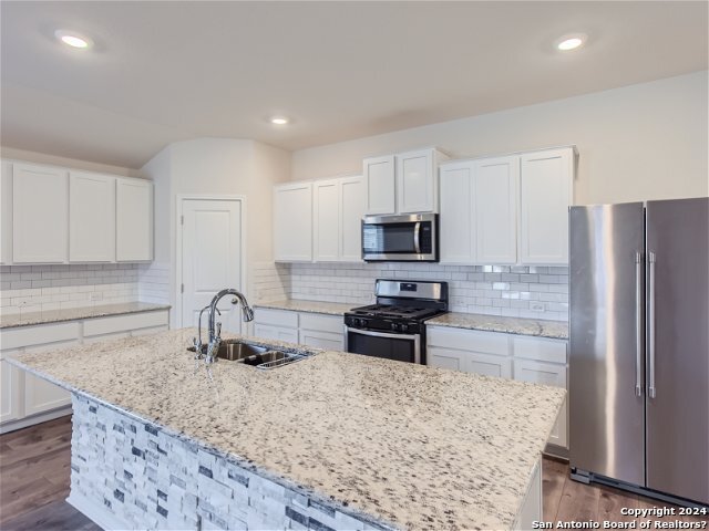 9811 Bratten Rise Property Photo 6