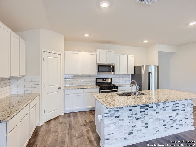 9811 Bratten Rise Property Photo 7