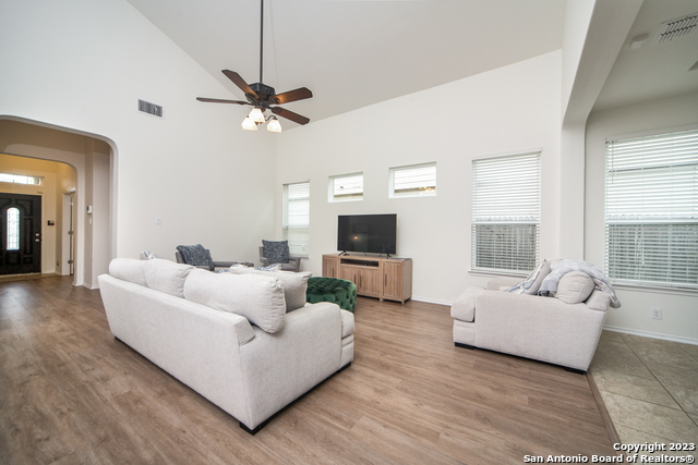 120 Jolie Cir Property Photo 6