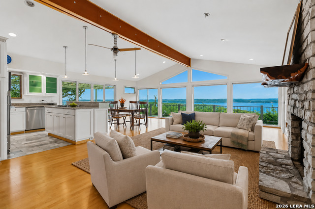 329 Vip Dr Property Photo 4