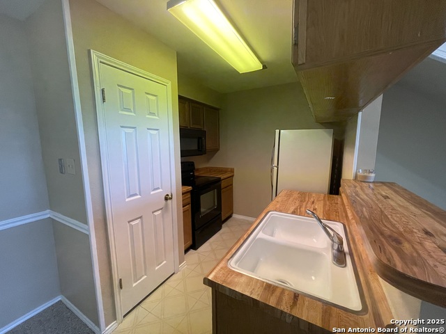 11610 Vance Jackson Property Photo 5