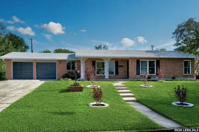 113 Aribe Dr Property Photo 2