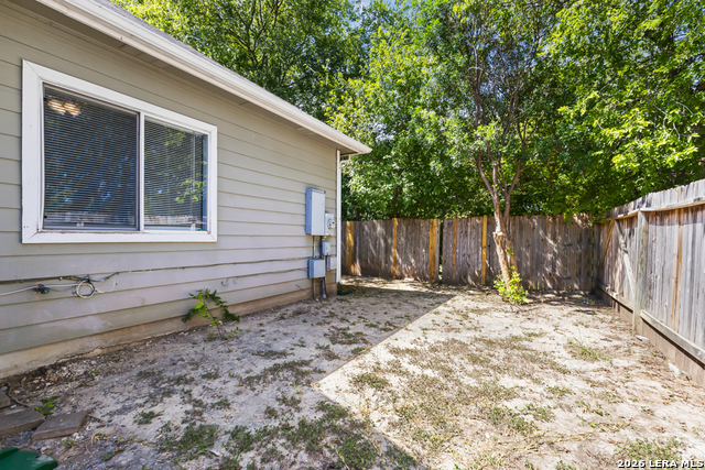 2735 Crown Holw Property Photo 27