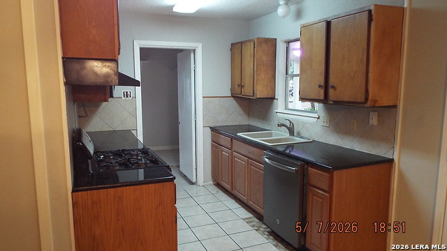 7329 Leading Oaks Property Photo 8