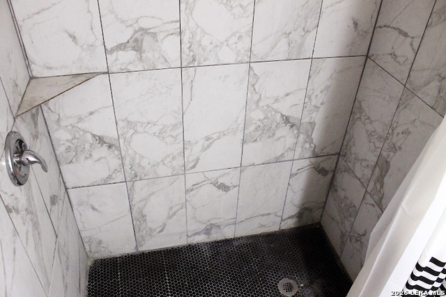1006 Division Ave Property Photo 12