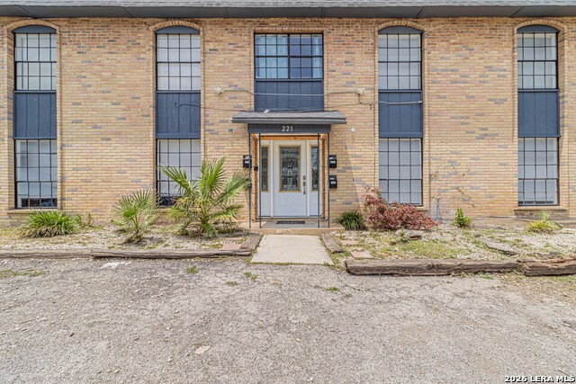 221 E Craig Pl Property Photo 3