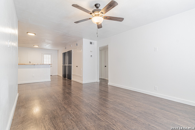 221 E Craig Pl Property Photo 5