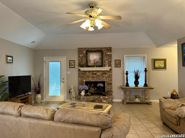 1265 Buttercup Property Photo 4