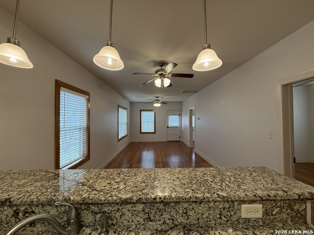 257 E Garza St Property Photo 5