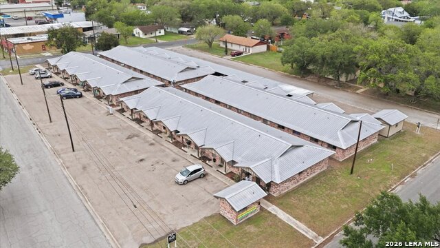 1400 N Saint Marys St Property Photo 5