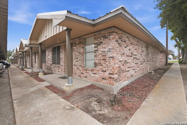 1400 N Saint Marys St Property Photo 9