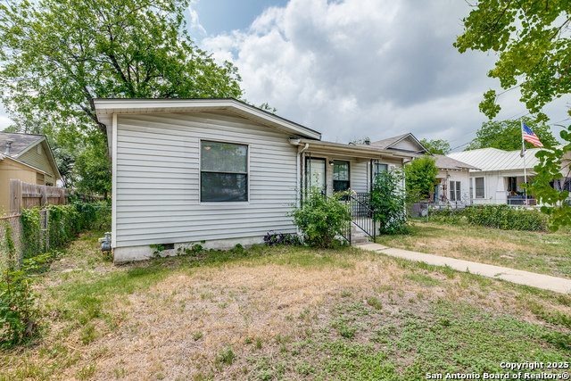 142 Helena St Property Photo 2