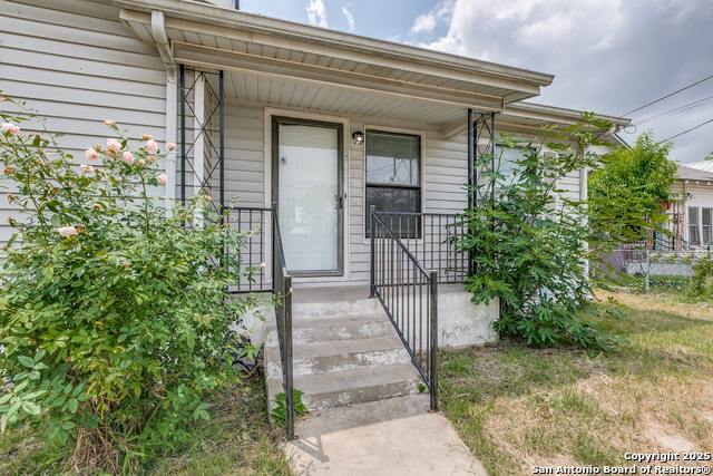 142 Helena St Property Photo 3