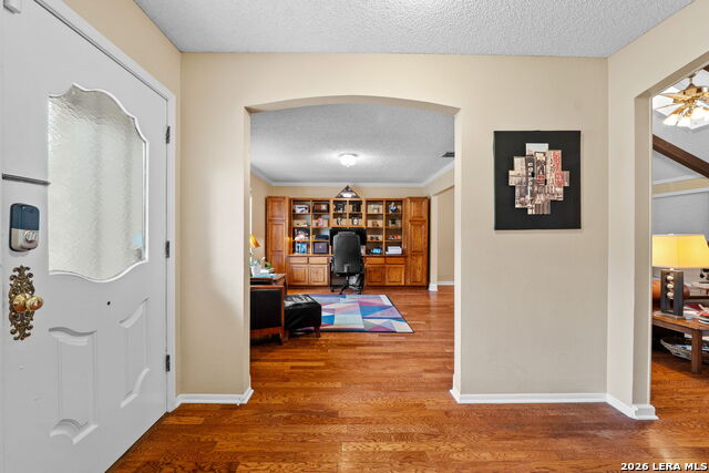 318 Whisper Wood Ln Property Photo 5
