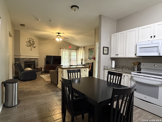 647 Cypressgreen Dr Property Photo 2