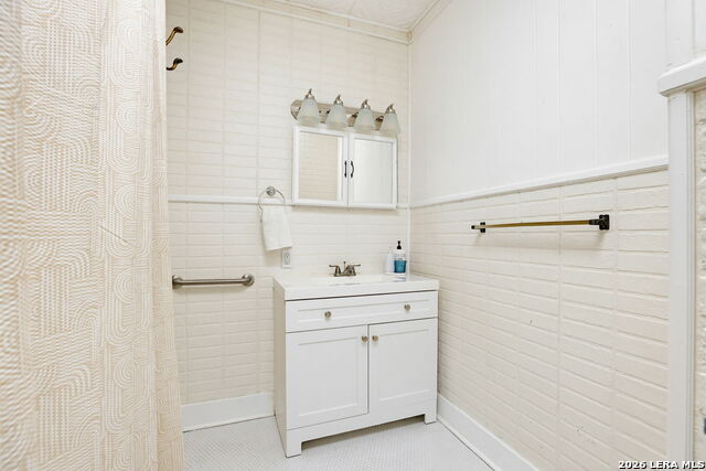 239 E Ligustrum Property Photo 14