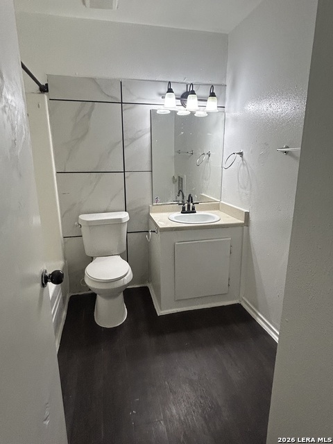 7115 Glen Ter Property Photo 9