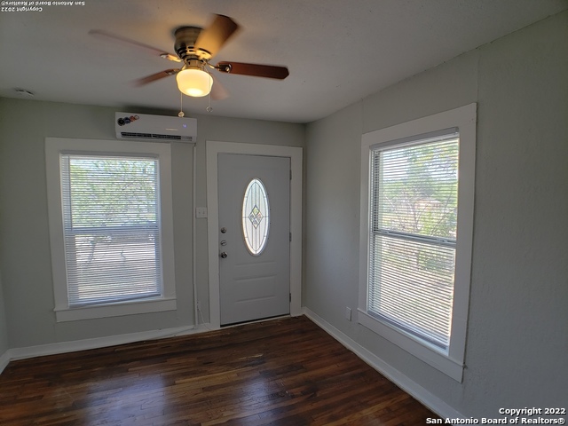 205 W Lambert St Property Photo 2