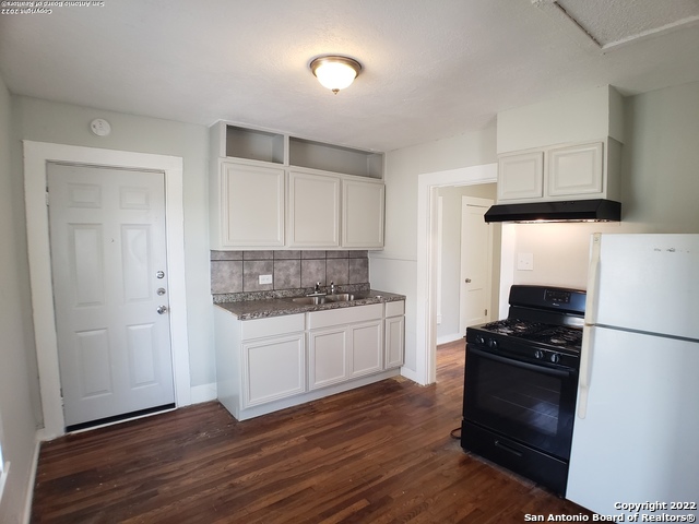 205 W Lambert St Property Photo 4