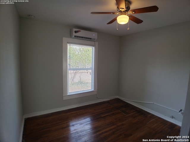 205 W Lambert St Property Photo 8