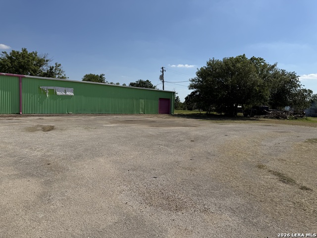 201 W 2nd Ave Property Photo 3
