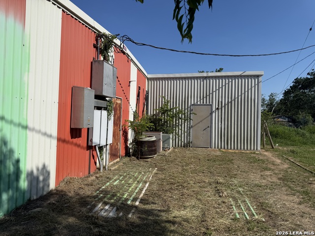 201 W 2nd Ave Property Photo 6