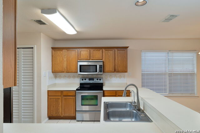30 Pembroke Ln Property Photo 7