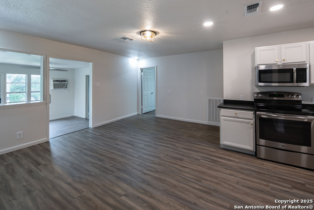 526 Cypress Property Photo 8