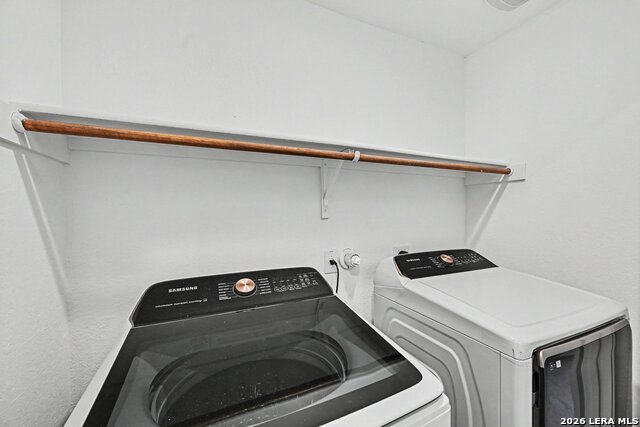 2926 Charpak Dr Property Photo 18