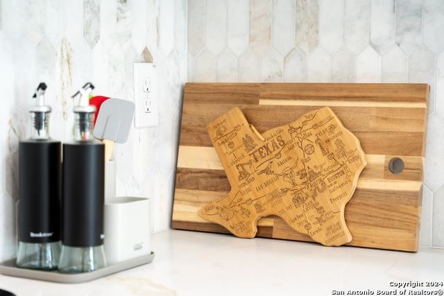 1102 Burleson Property Photo 22