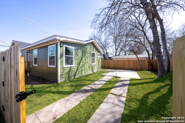 1102 Burleson Property Photo 39
