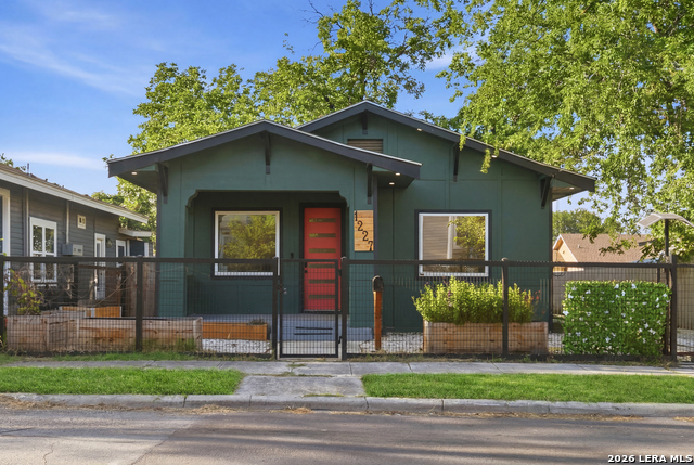 1227 BURNET ST Property Photo 1