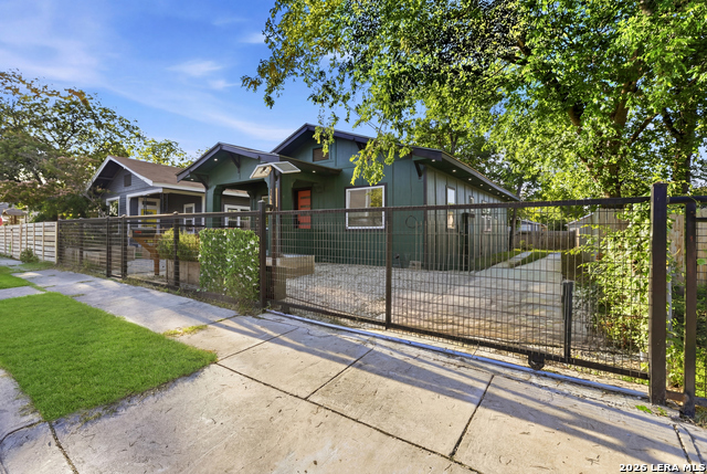 1227 Burnet St Property Photo 2
