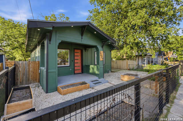 1227 Burnet St Property Photo 3