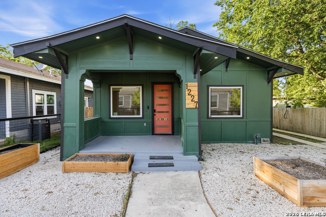 1227 Burnet St Property Photo 4