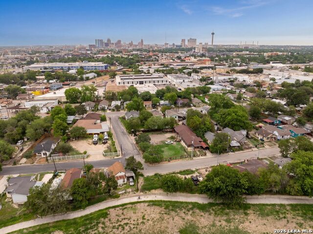 239 Forrest Ave Property Photo 4