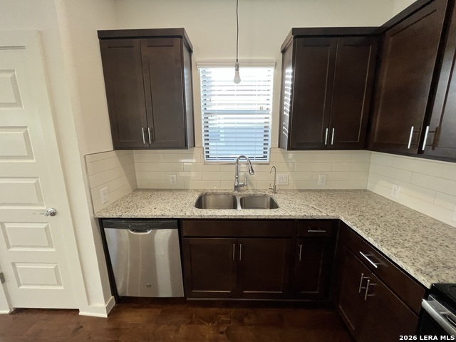 1146 N Olive St Property Photo 4