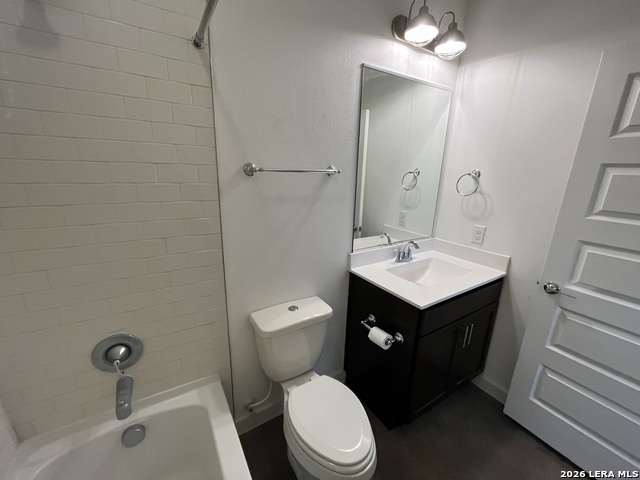 1146 N Olive St Property Photo 17