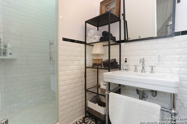 182 E Edgewood Pl Property Photo 17