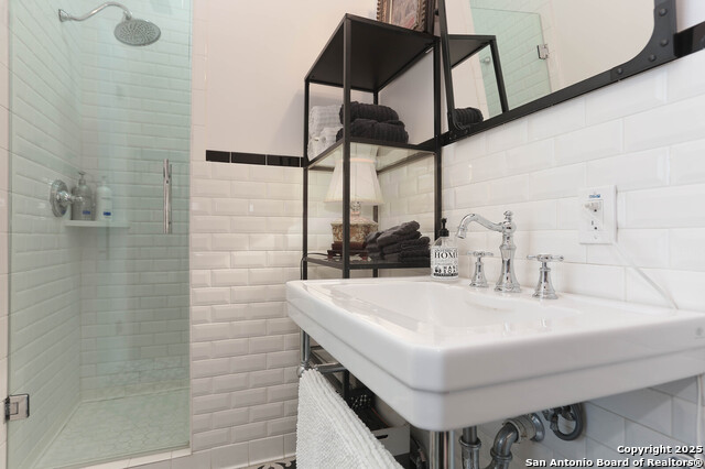 182 E Edgewood Pl Property Photo 18
