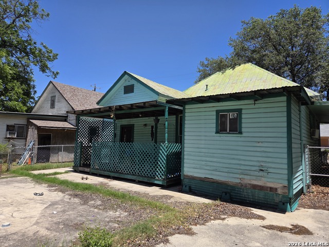 244 Keller St Property Photo 4